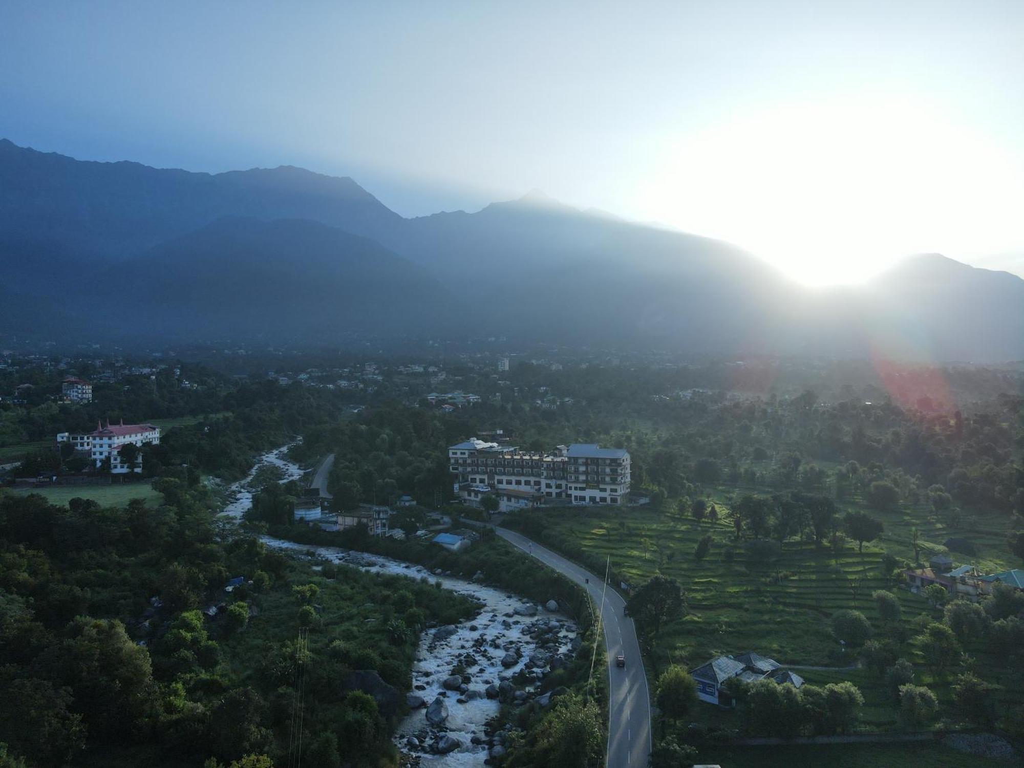 D'Polo Club & Spa Resort Dharamshala Exterior photo